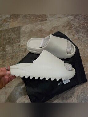 Yeezy / YZY YS-01 Cream Slides Men's Size 8